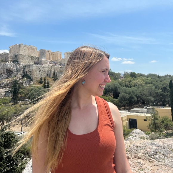 Meet your Posher, Lauren - Picture 3 of 3